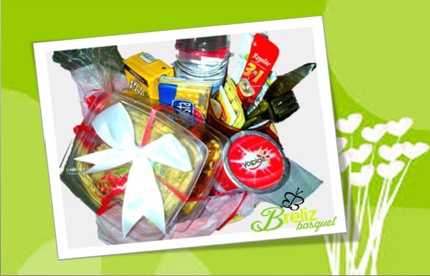 ¡Un rico desayuno para mamá! Paga RD$ 650 en vez de RD$ 2,500 por Canasta de desayuno + 12 Productos + Globo 12” en Breliz Basquet.